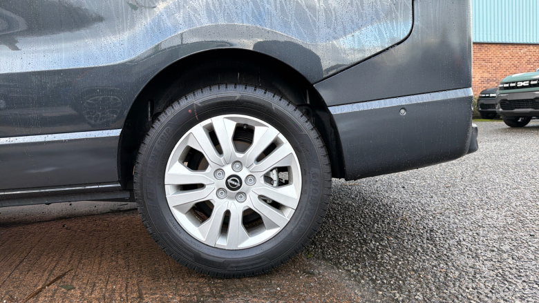 Nissan Primastar 30 L2 Diesel 2.0 dCi 130ps H1 Tekna Crew Van